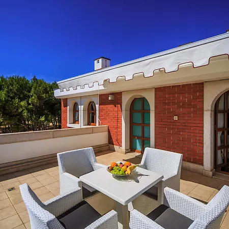 Lavanda By Aloumon Turizam Bed & Breakfast 4*